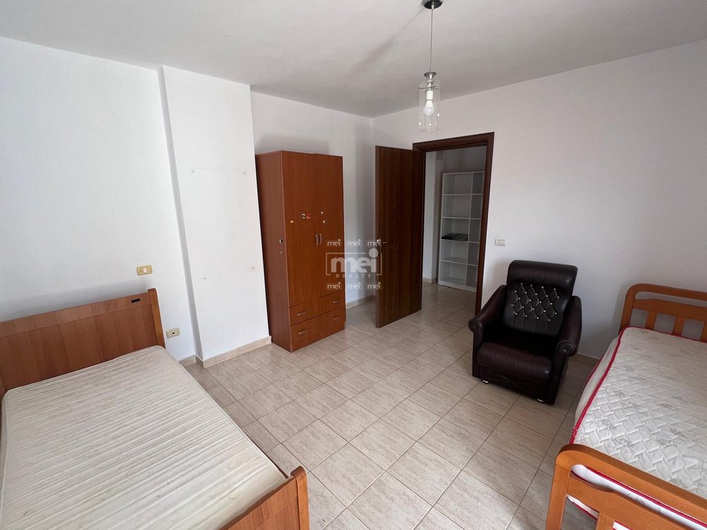 JEPET ME QIRA APARTAMENT  3+1+2 TEK VOLLGA ME PAMJE NGA DETI!