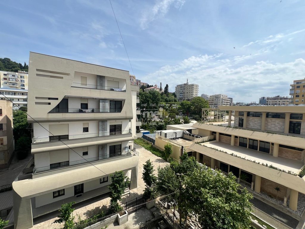 JEPET ME QIRA APARTAMENT  3+1+2 TEK VOLLGA ME PAMJE NGA DETI!