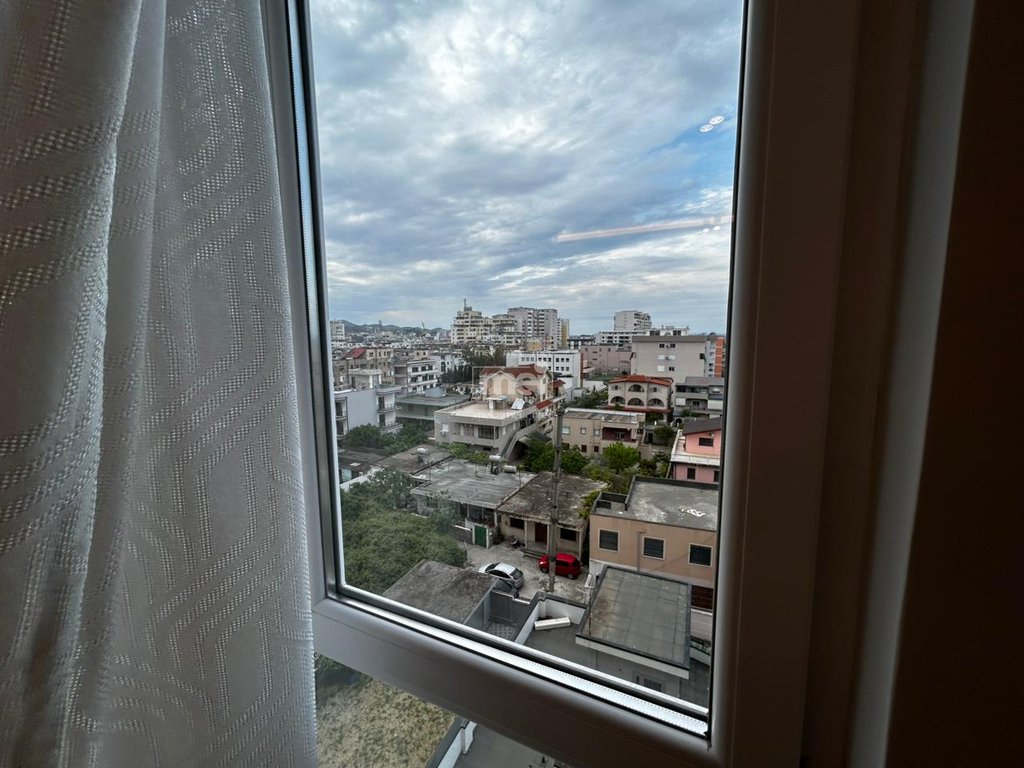 JEPET ME QIRA APARTAMENT 1+1 ,PRANE UKD!