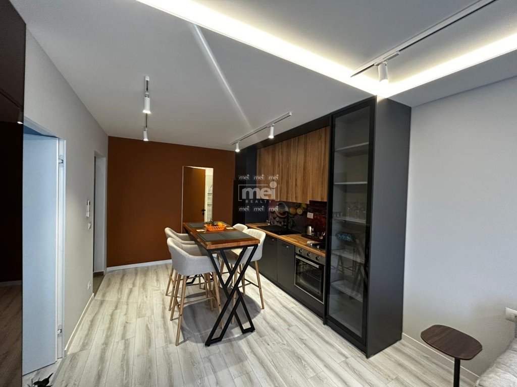 JEPET ME QIRA APARTAMENT 1+1 ,PRANE UKD!