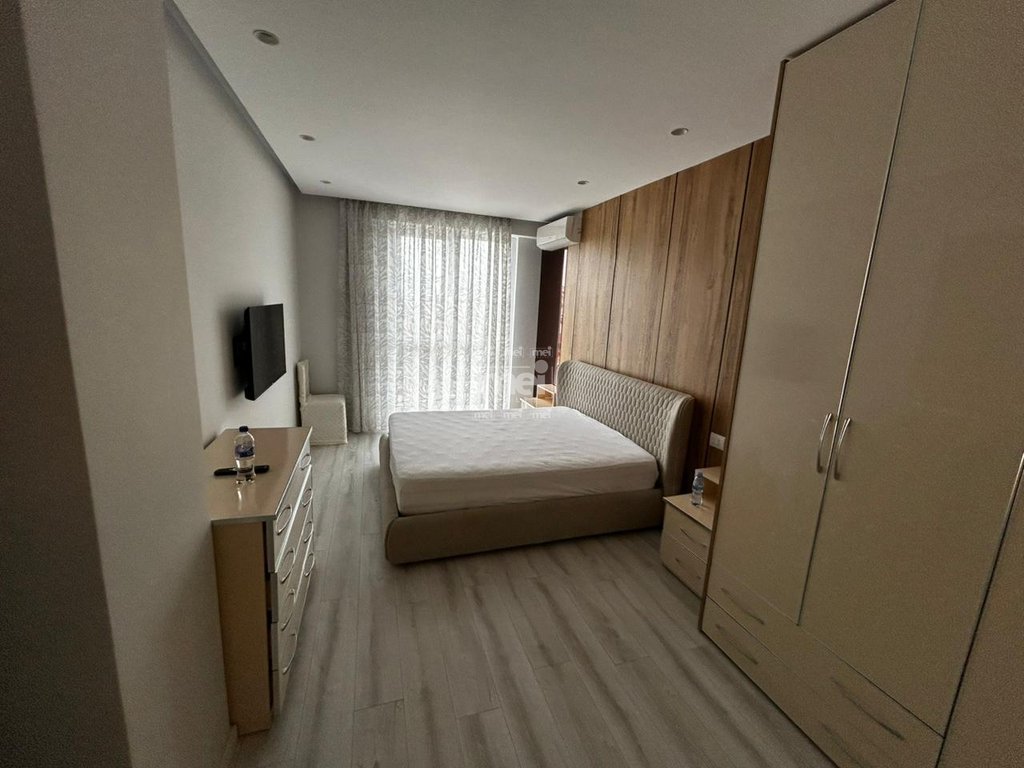 JEPET ME QIRA APARTAMENT 1+1 ,PRANE UKD!