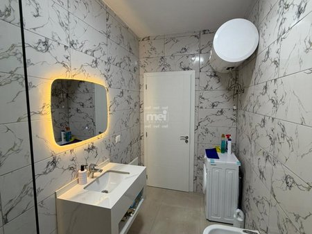 SHITET APARTAMENT NE GOLEM!