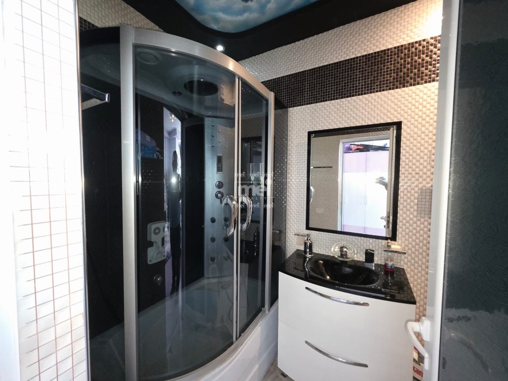 SHITET APARTAMENT 1+1 ME PAMJE DETI TE RROTA KUQE, PLAZH!