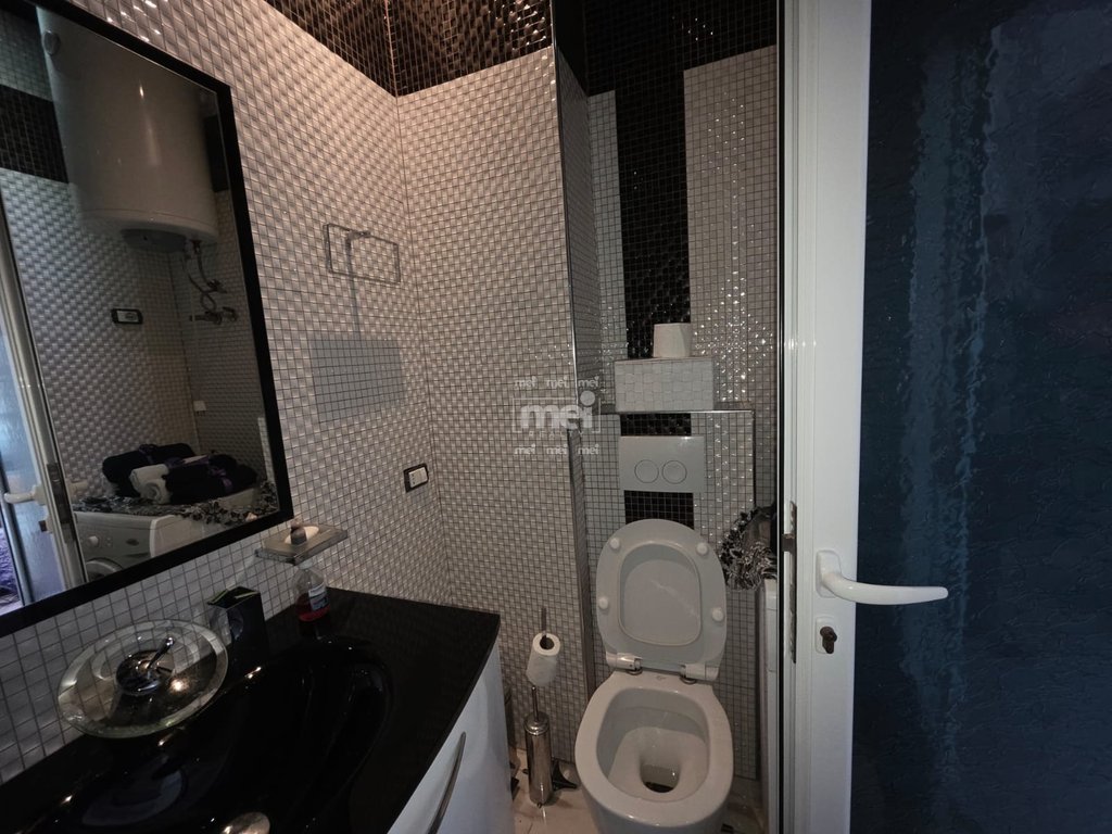 SHITET APARTAMENT 1+1 ME PAMJE DETI TE RROTA KUQE, PLAZH!
