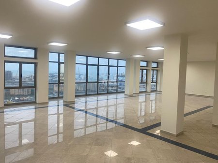 JEPET AMBIENT 428M2 ME QIRA,NE HYRJE TE DURRESIT!