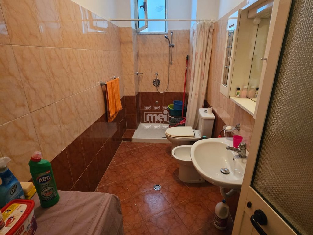 JEPET ME QIRA APARTAMENT 2+1+2+GARAZHD NE QENDER, DURRES!