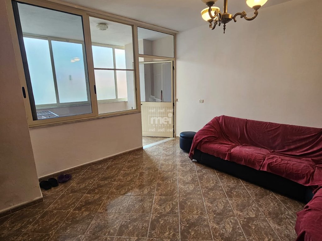 JEPET ME QIRA APARTAMENT 2+1+2+GARAZHD NE QENDER, DURRES!