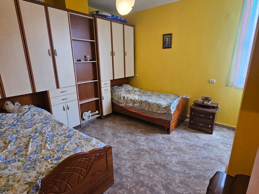 JEPET ME QIRA APARTAMENT 2+1+2+GARAZHD NE QENDER, DURRES!