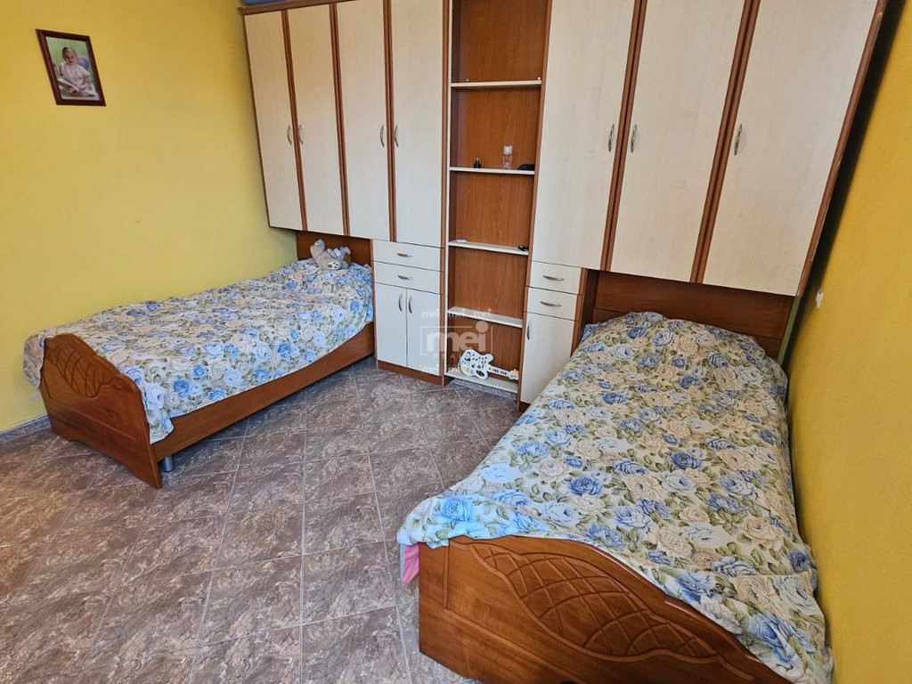 JEPET ME QIRA APARTAMENT 2+1+2+GARAZHD NE QENDER, DURRES!