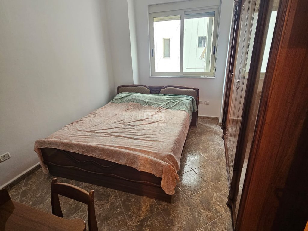 JEPET ME QIRA APARTAMENT 2+1+2+GARAZHD NE QENDER, DURRES!