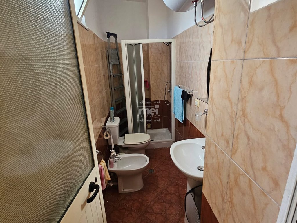 JEPET ME QIRA APARTAMENT 2+1+2+GARAZHD NE QENDER, DURRES!