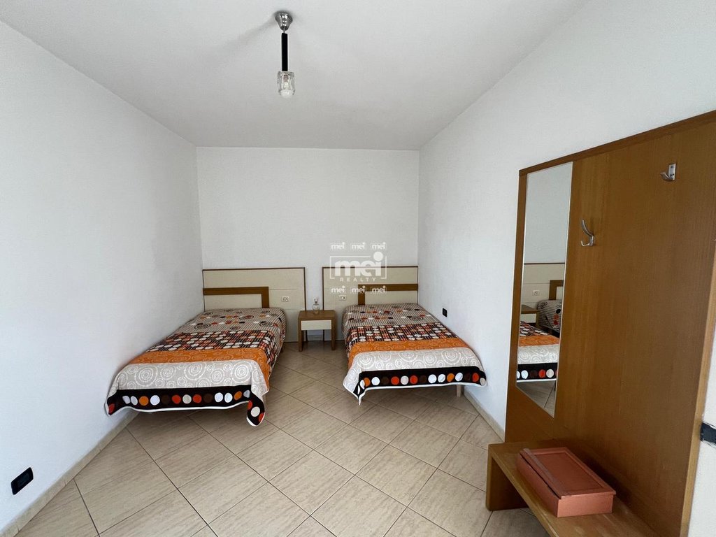 SHITET PAPAFINGO  4+1+3 NE ILIRIA ME PAMJE NGA DETI!