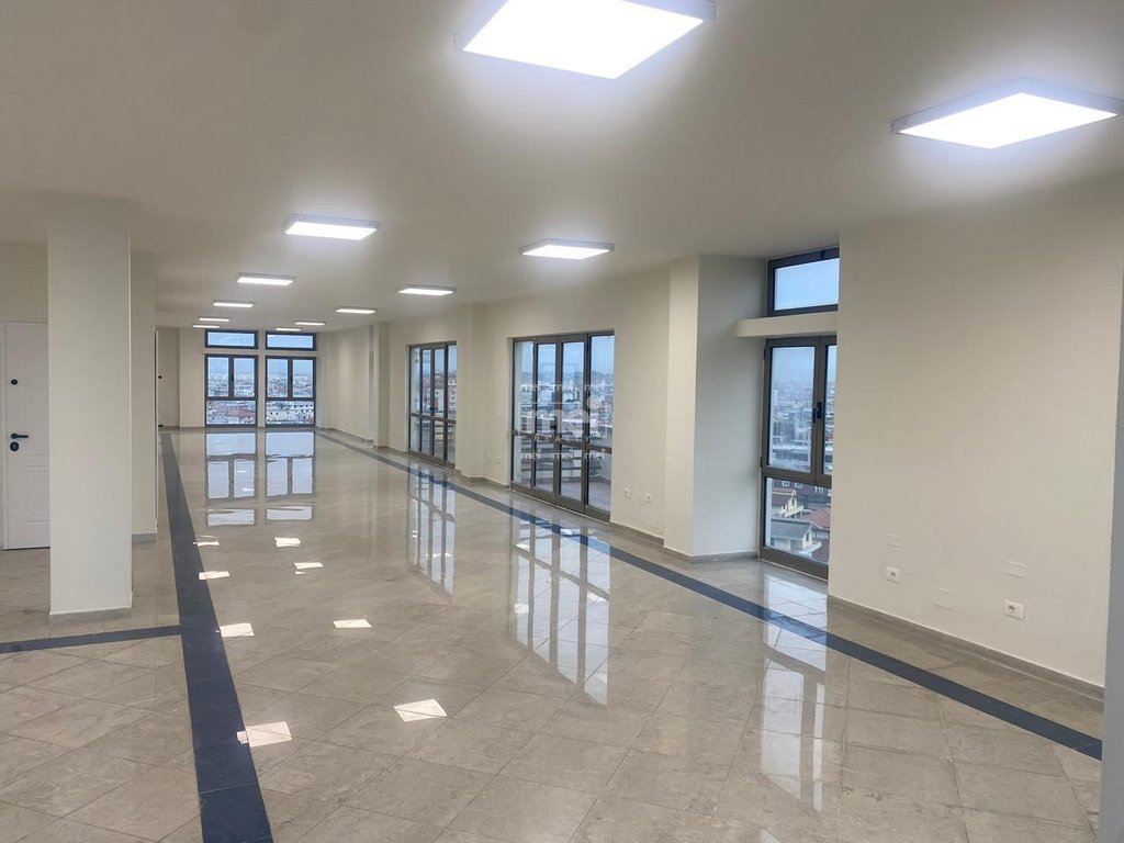 JEPET AMBIENT 428M2 ME QIRA,NE HYRJE TE DURRESIT!
