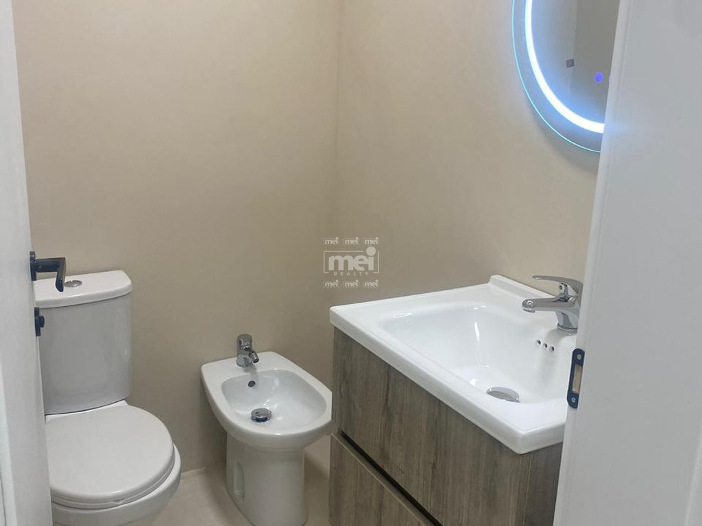 JEPET AMBIENT 428M2 ME QIRA,NE HYRJE TE DURRESIT!