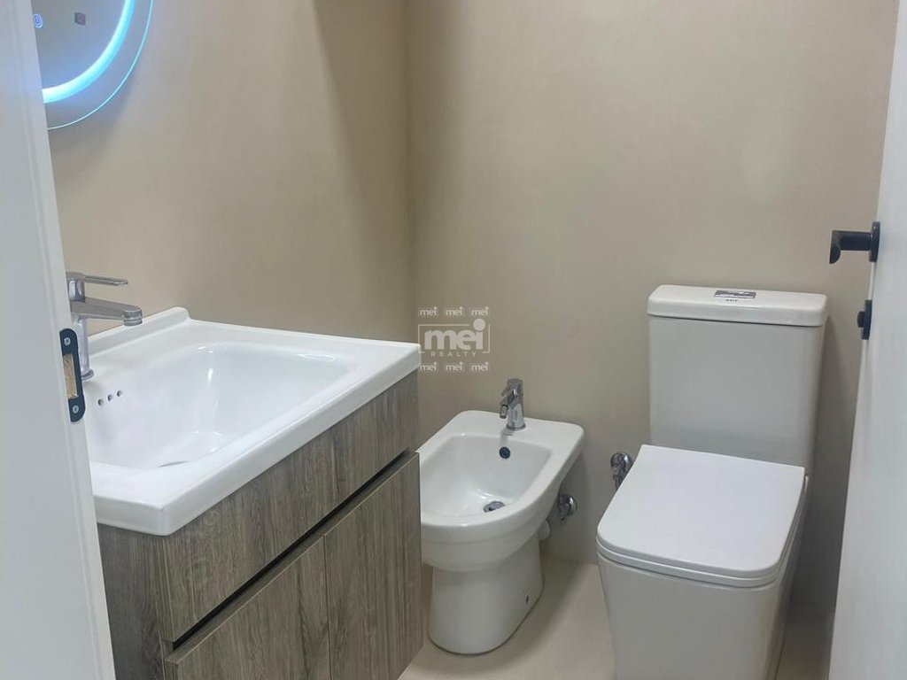 JEPET AMBIENT 428M2 ME QIRA,NE HYRJE TE DURRESIT!