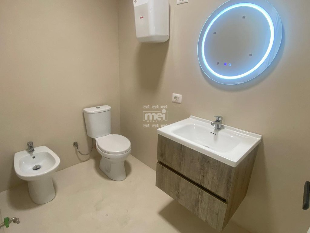 JEPET AMBIENT 428M2 ME QIRA,NE HYRJE TE DURRESIT!