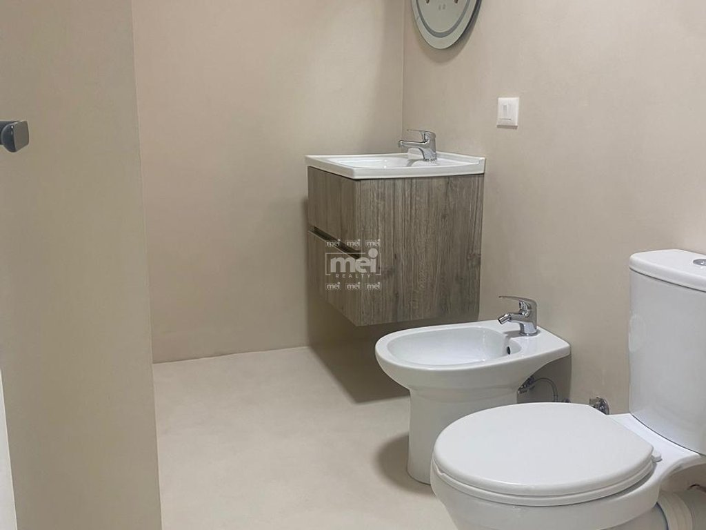 JEPET AMBIENT 428M2 ME QIRA,NE HYRJE TE DURRESIT!