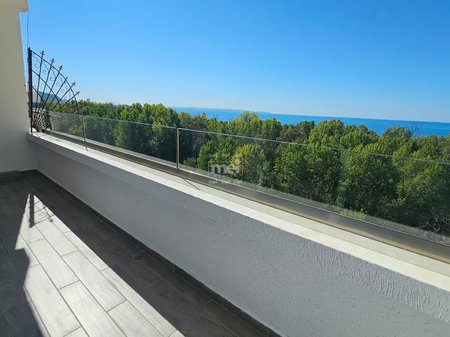 SHITET APARTAMENT 3+1+3 NË ILIRIA, PLAZH