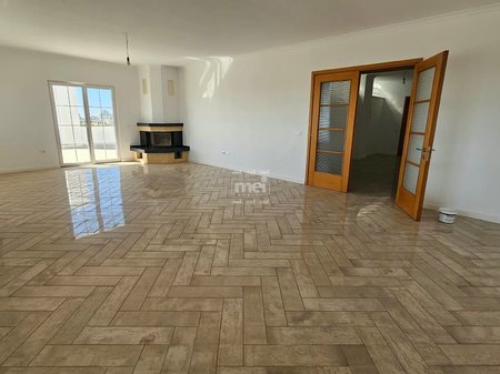 SHITET APARTAMENT 3+1+3 ME VERANDE - TEK MARKATA!