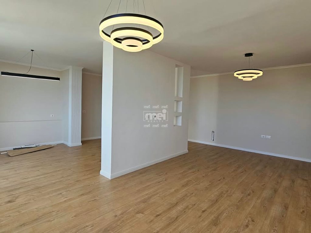 SHITET APARTAMENT 3+1+3 NË ILIRIA, PLAZH