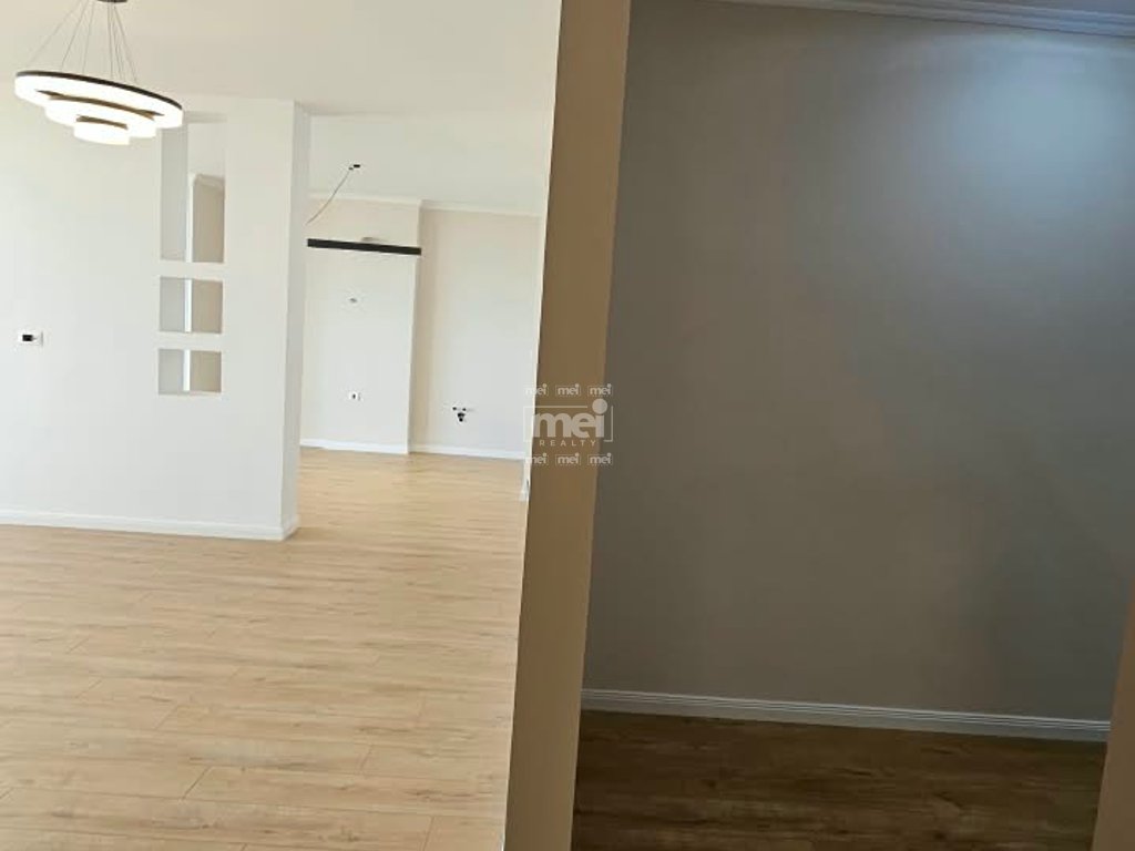 SHITET APARTAMENT 3+1+3 NË ILIRIA, PLAZH