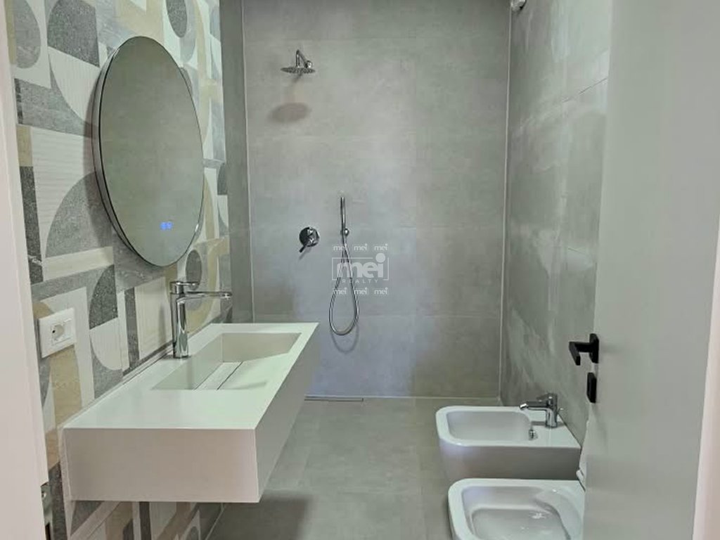 SHITET APARTAMENT 3+1+3 NË ILIRIA, PLAZH