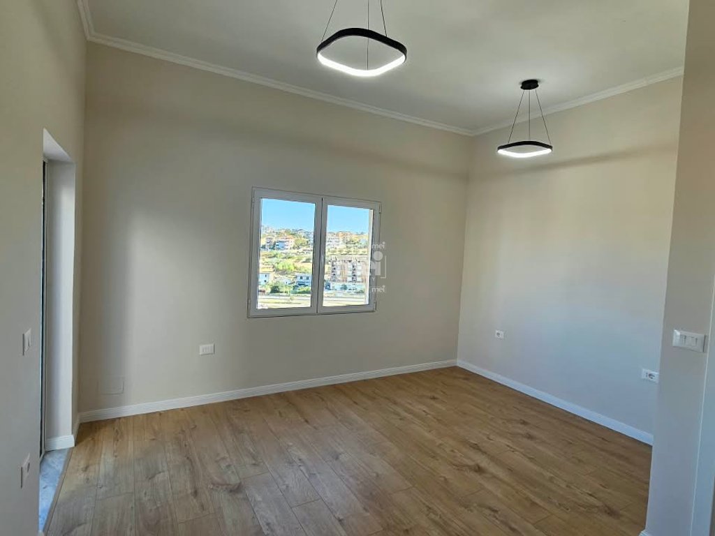 SHITET APARTAMENT 3+1+3 NË ILIRIA, PLAZH
