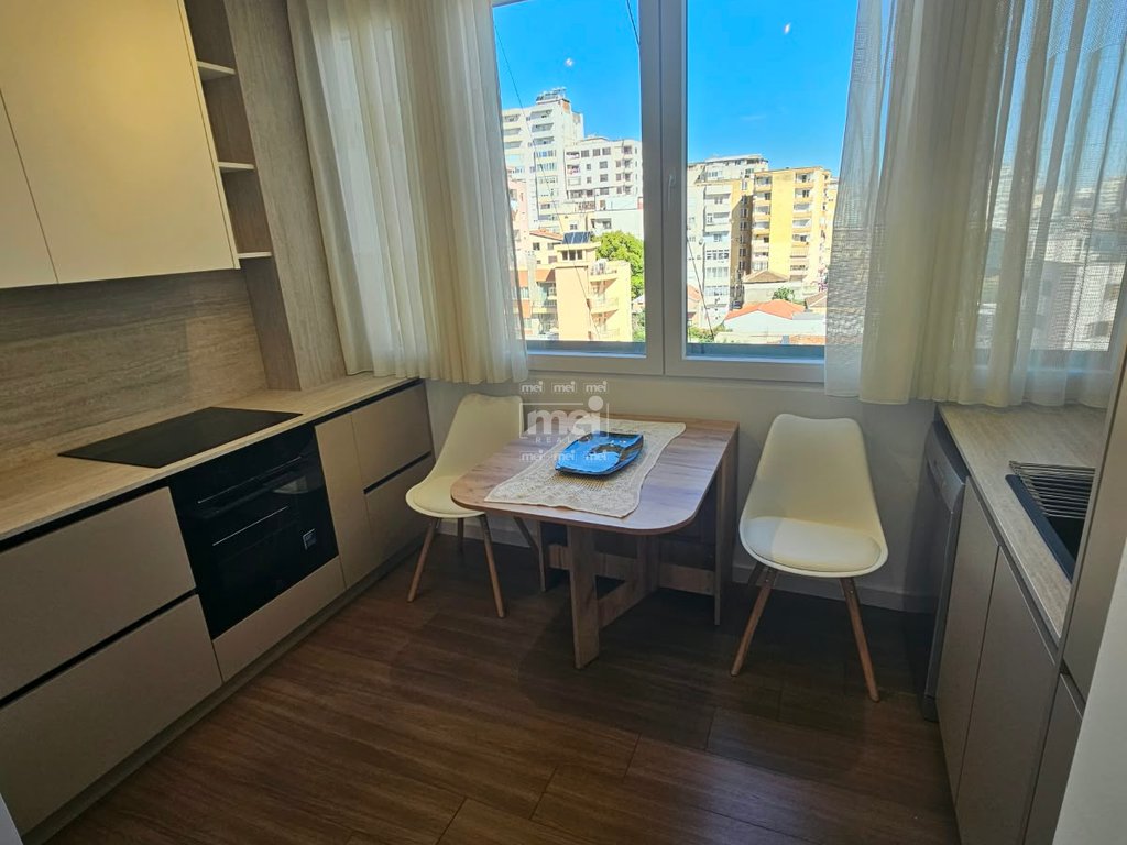 JEPET ME QERA APARTAMENT 1+1 ,AFER SHESHIT QENDROR-DURRES.