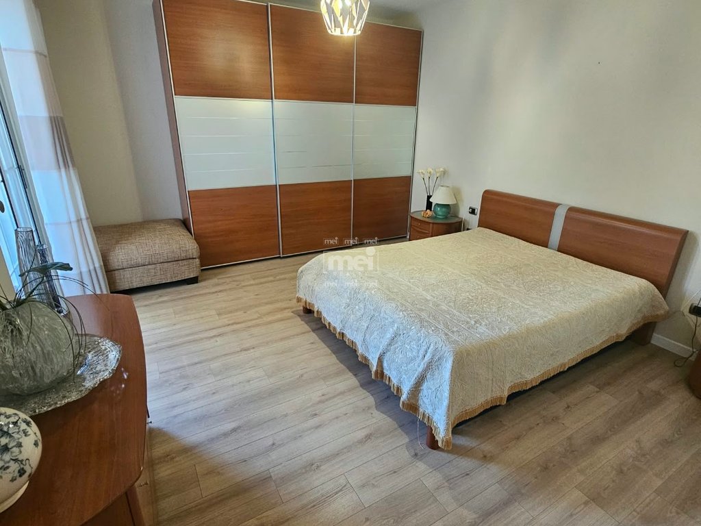 JEPET ME QERA APARTAMENT 1+1 ,AFER SHESHIT QENDROR-DURRES.