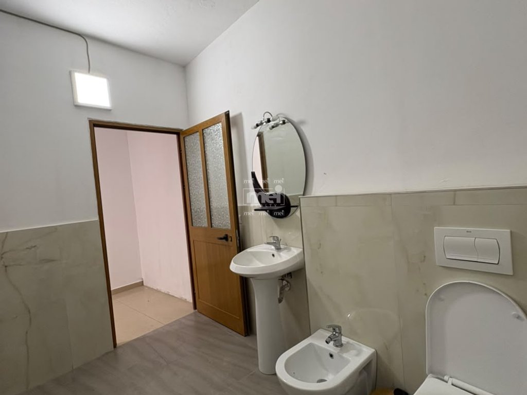 JEPET ME QERA AMBIENT 170M²,NE XHAVZOTAJ!