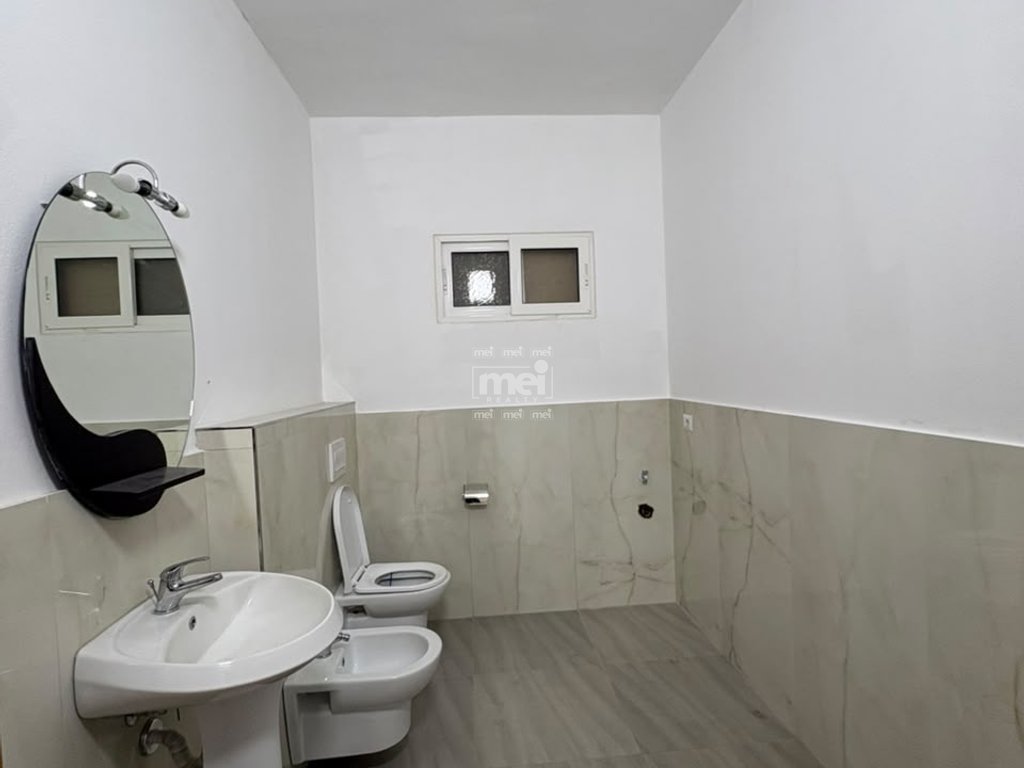 JEPET ME QERA AMBIENT 170M²,NE XHAVZOTAJ!