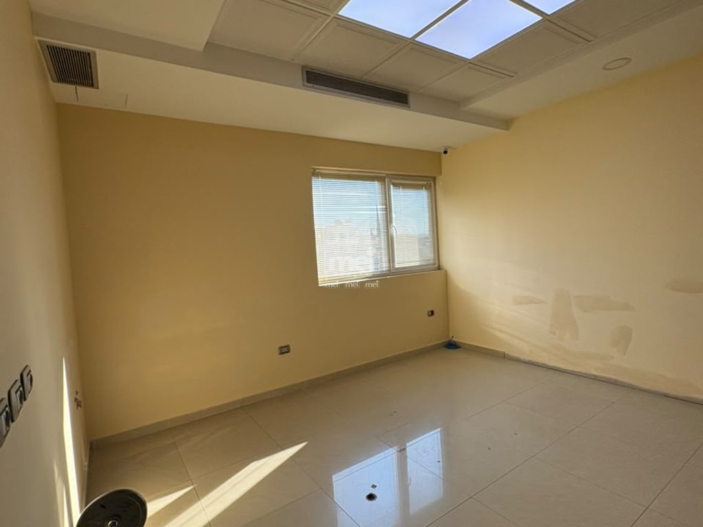JEPET ME QERA AMBIENT 170M²,NE XHAVZOTAJ!