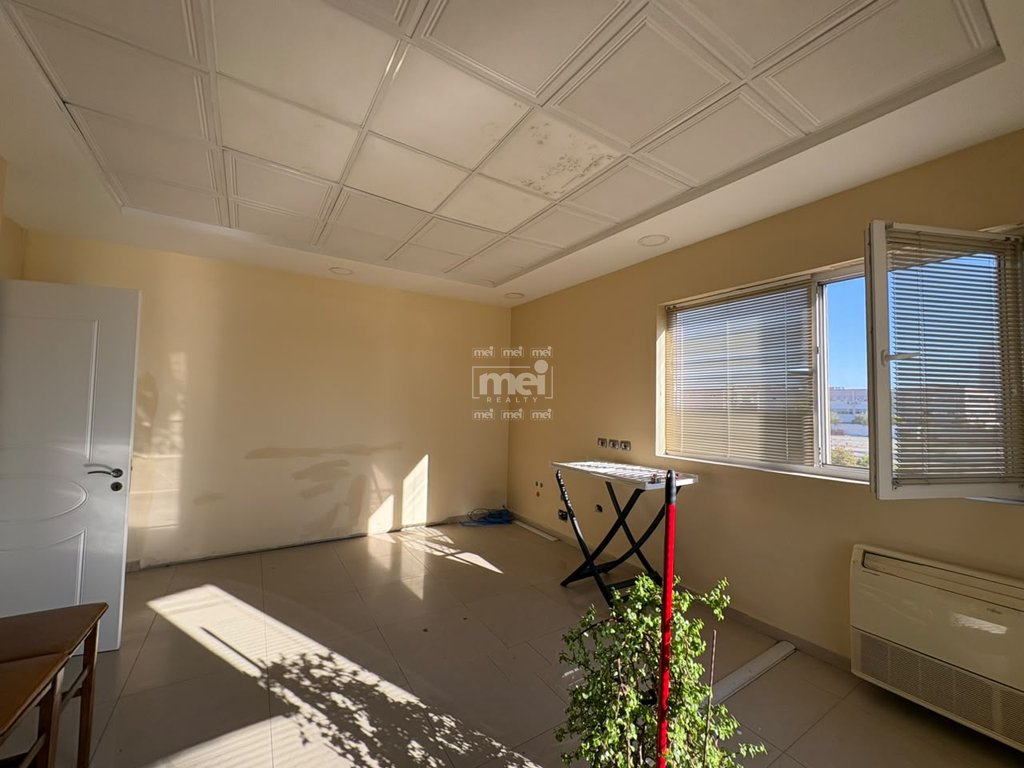 JEPET ME QERA AMBIENT 170M²,NE XHAVZOTAJ!