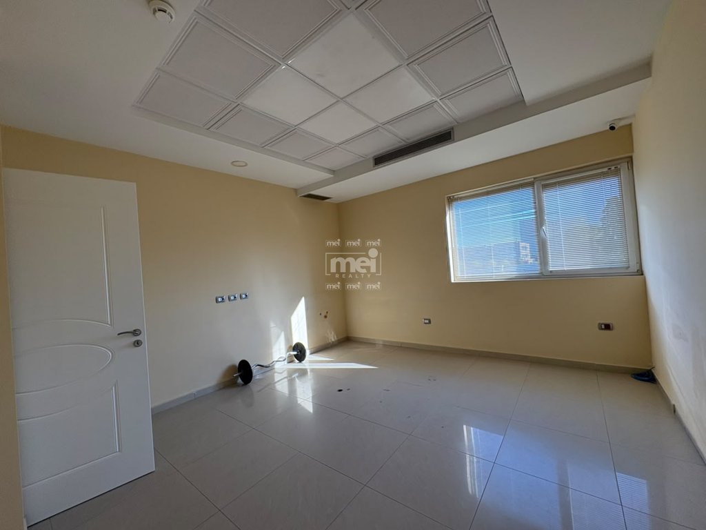 JEPET ME QERA AMBIENT 170M²,NE XHAVZOTAJ!