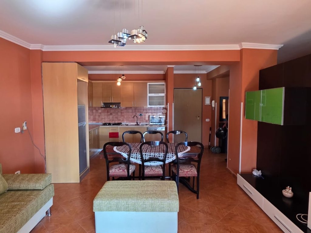 JEPET ME QIRA APARTAMENT 3+1+2 TEK TREGU FRUTA PERIMVE!