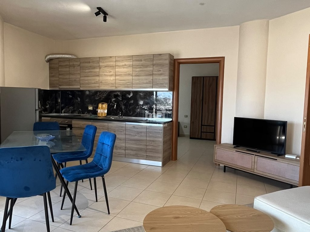 JEPET ME QIRA APARTAMENT 1+1,NE PLAZH!