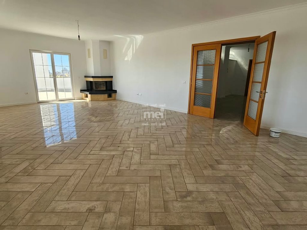 SHITET APARTAMENT 3+1+3 ME VERANDE - TEK MARKATA!