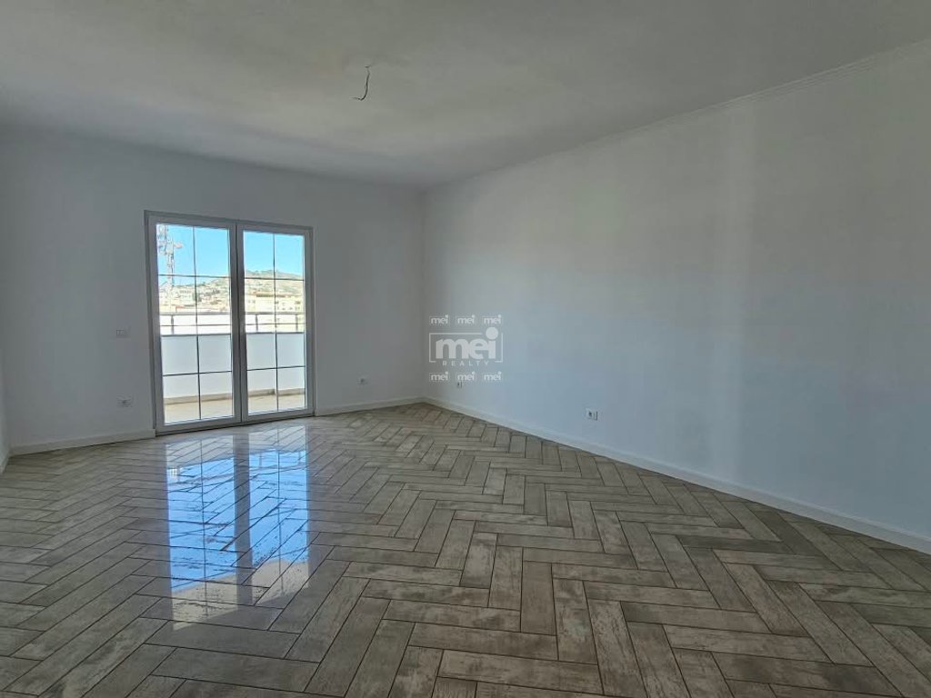 SHITET APARTAMENT 3+1+3 ME VERANDE - TEK MARKATA!