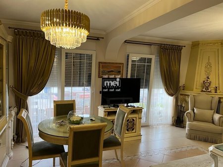 JEPET ME QIRA APARTAMENT 3+1+2 TEK RRUGA E RE E PORTIT!