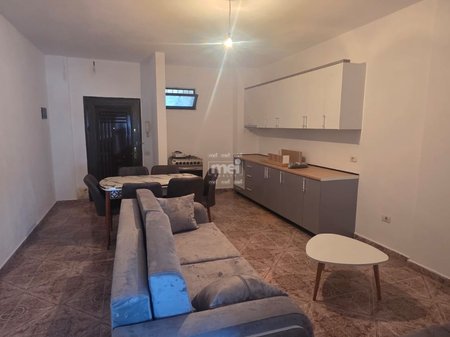 JEPET ME QIRA APARTAMENT 2+1 TE CEZMA E FERRËS NE DURRES.
