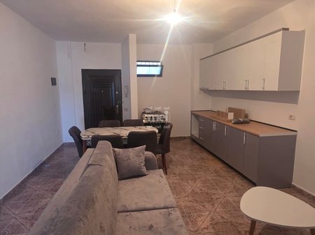 JEPET ME QIRA APARTAMENT 2+1 TE CEZMA E FERRËS NE DURRES.