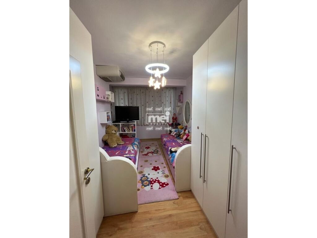 JEPET ME QIRA APARTAMENT 3+1+2 TEK RRUGA E RE E PORTIT!