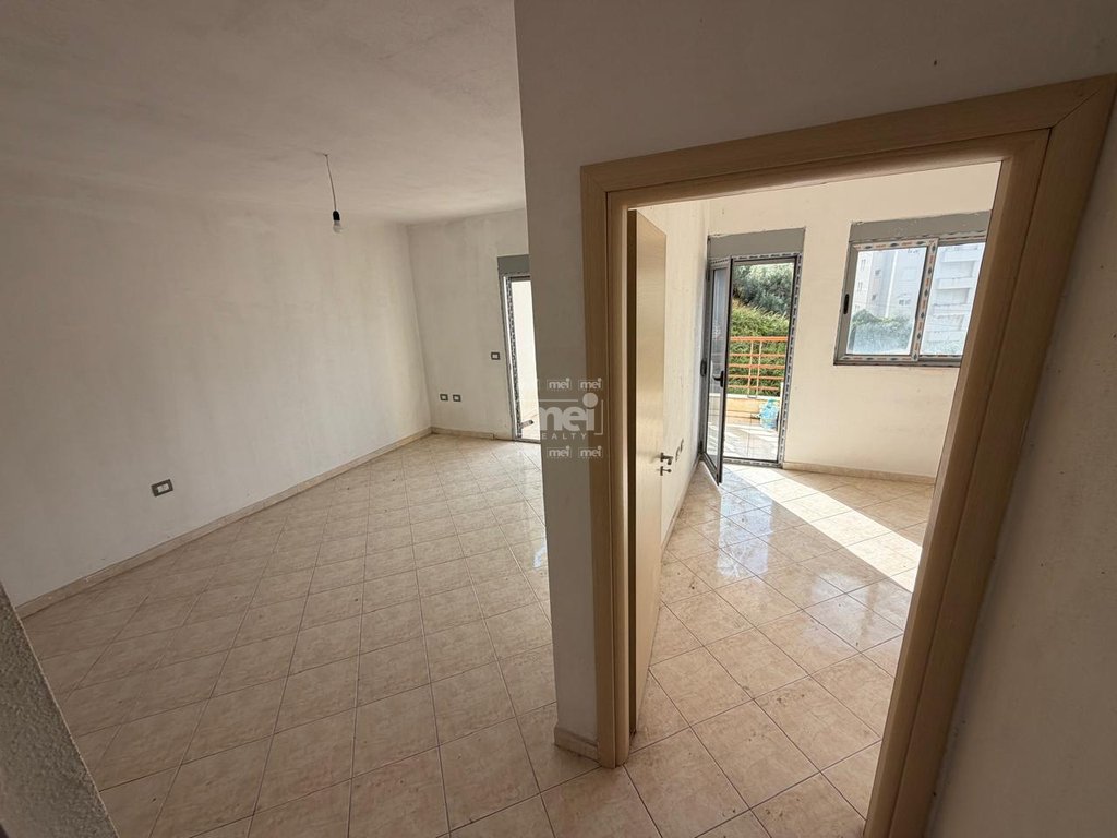 SHITET APARTAMENT 1+1 TE SHKËMBI I KAVAJËS!