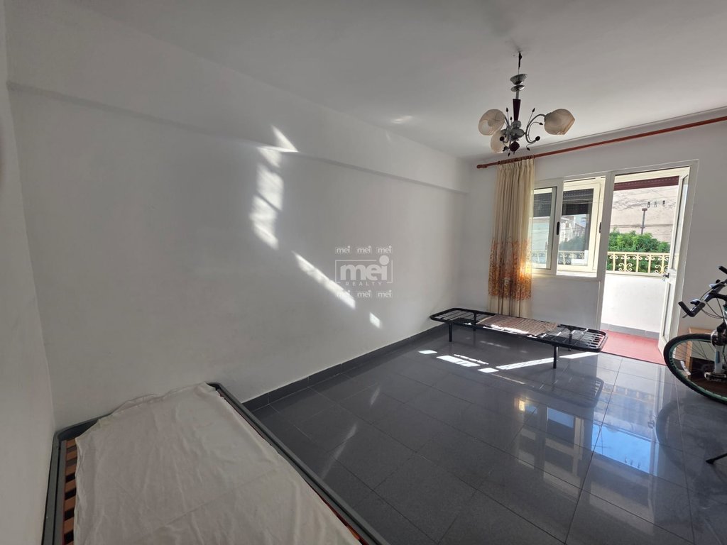 JEPET ME QIRA APARTAMENT 1+1 PRANË DREJTORISË SË POLICISË, DURRËS