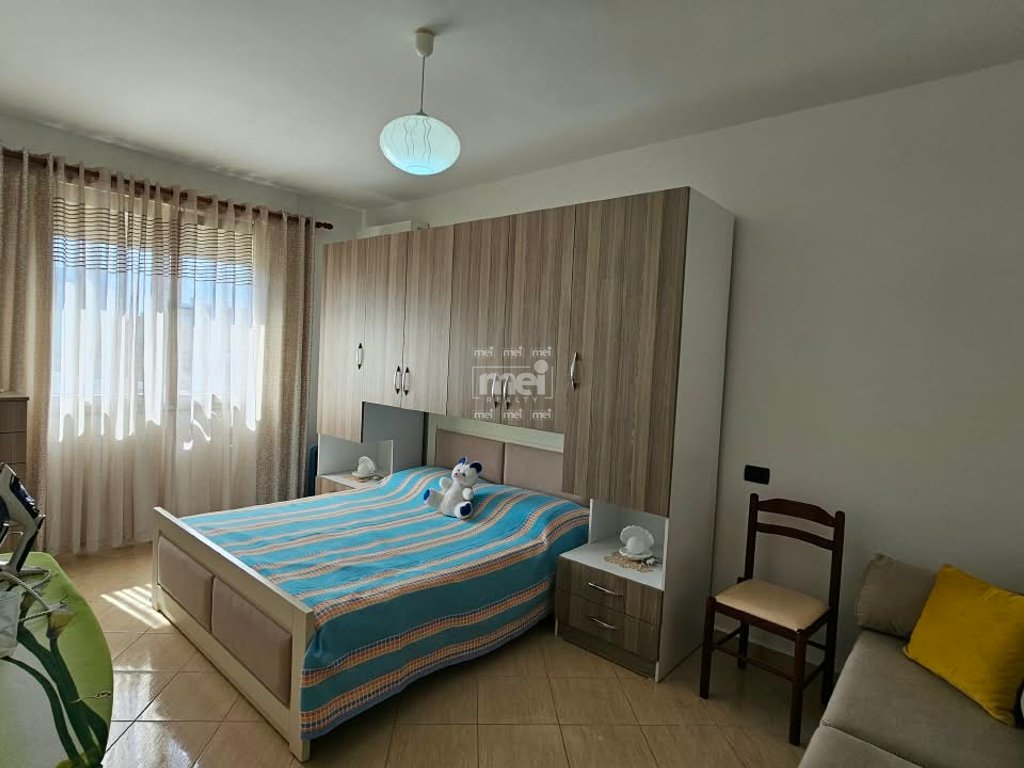 SHITET APARTAMENT 1+1 PRANË KAMELIAS, SHKËMBI I KAVAJËS!