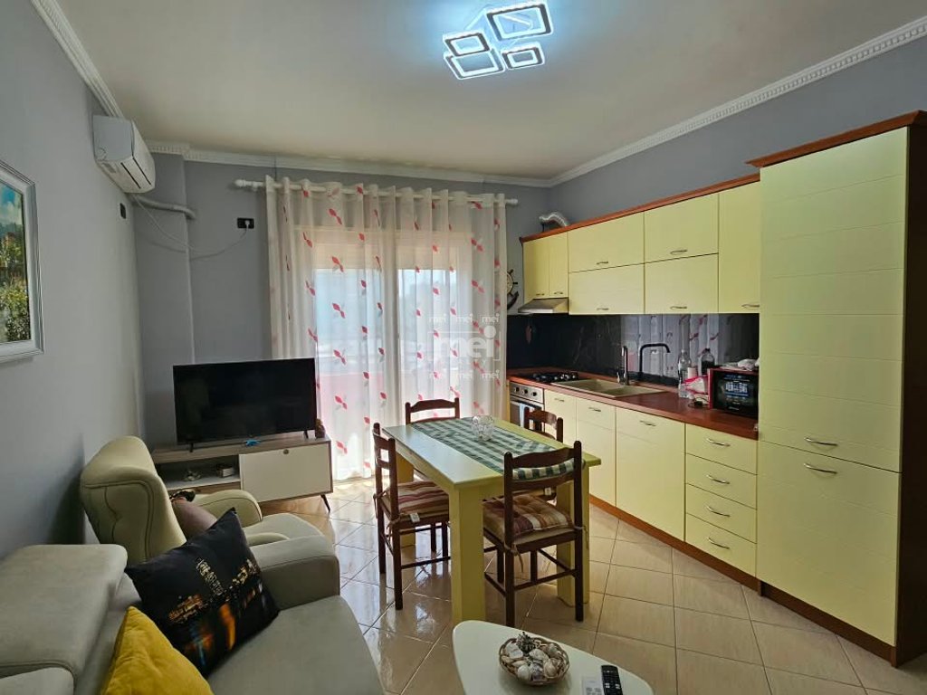 SHITET APARTAMENT 1+1 PRANË KAMELIAS, SHKËMBI I KAVAJËS!