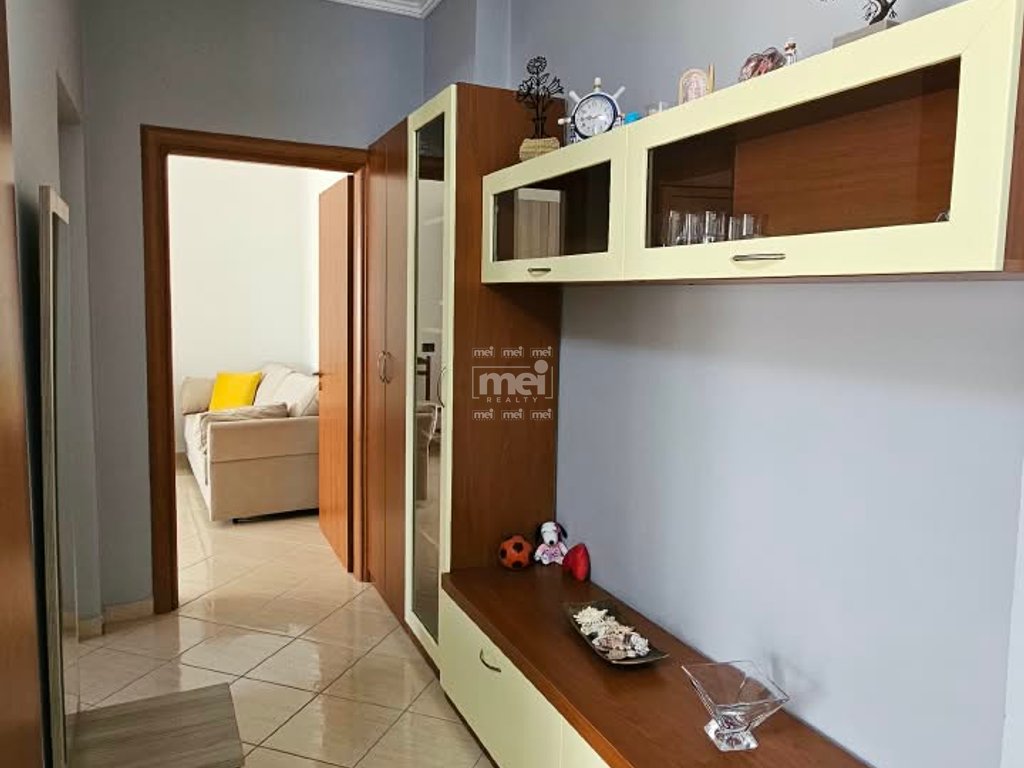 SHITET APARTAMENT 1+1 PRANË KAMELIAS, SHKËMBI I KAVAJËS!