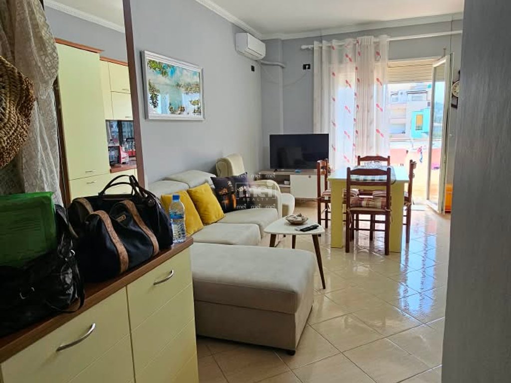 SHITET APARTAMENT 1+1 PRANË KAMELIAS, SHKËMBI I KAVAJËS!