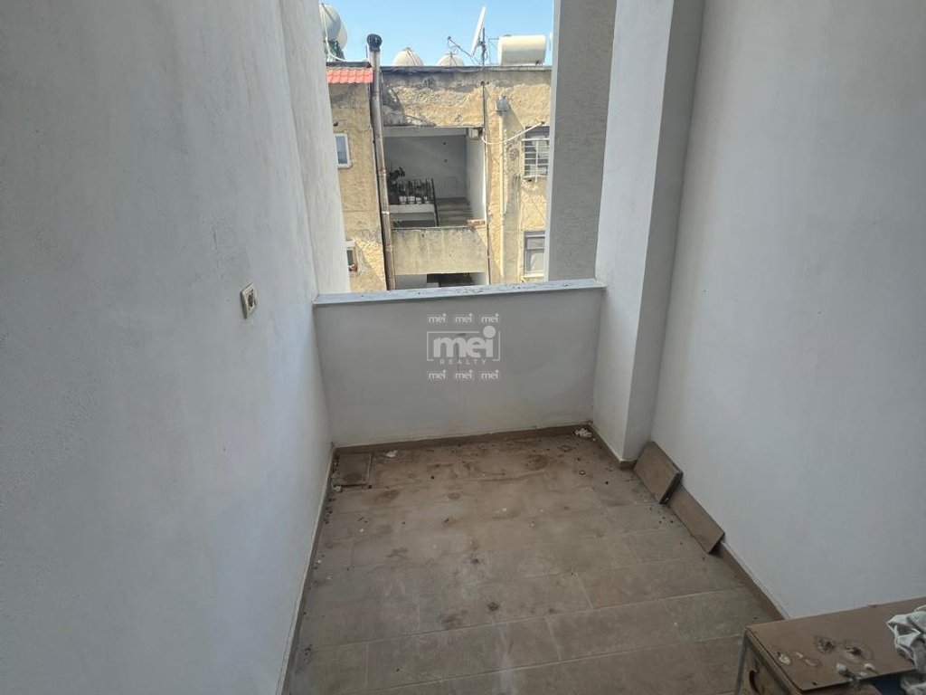 JEPET ME QIRA APARTAMENT 2+1 PRANË STACIONIT TË TRENIT,DURRËS!