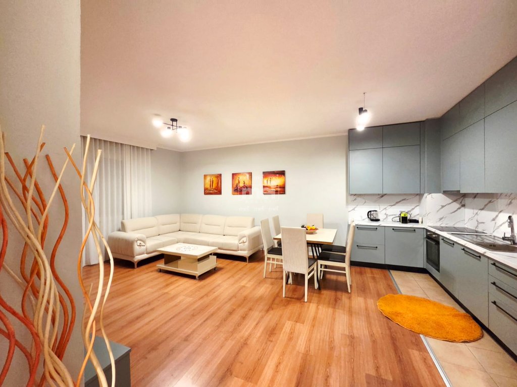 JEPET ME QIRA APARTAMENT  2+1 TEK MUZEUMI